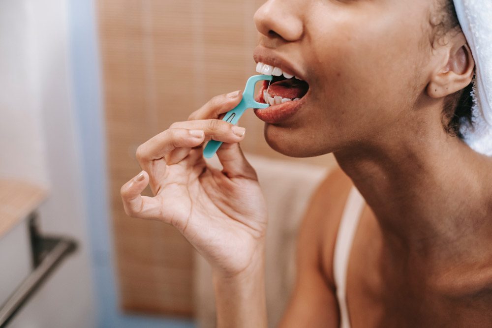 guide to dental flossing